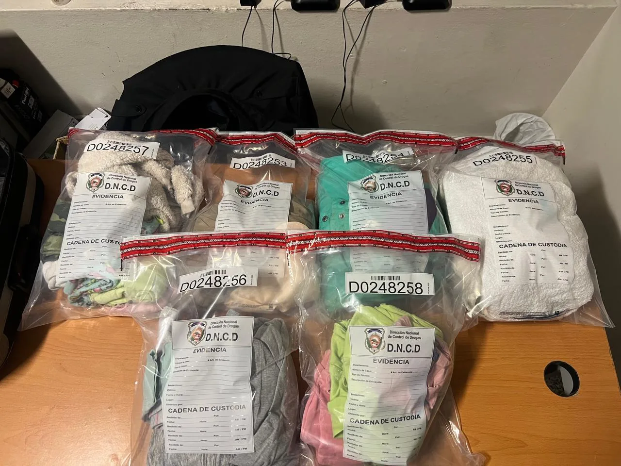 DNCD ocupa 55 prendas impregnadas de presunta cocaína a ciudadano francés