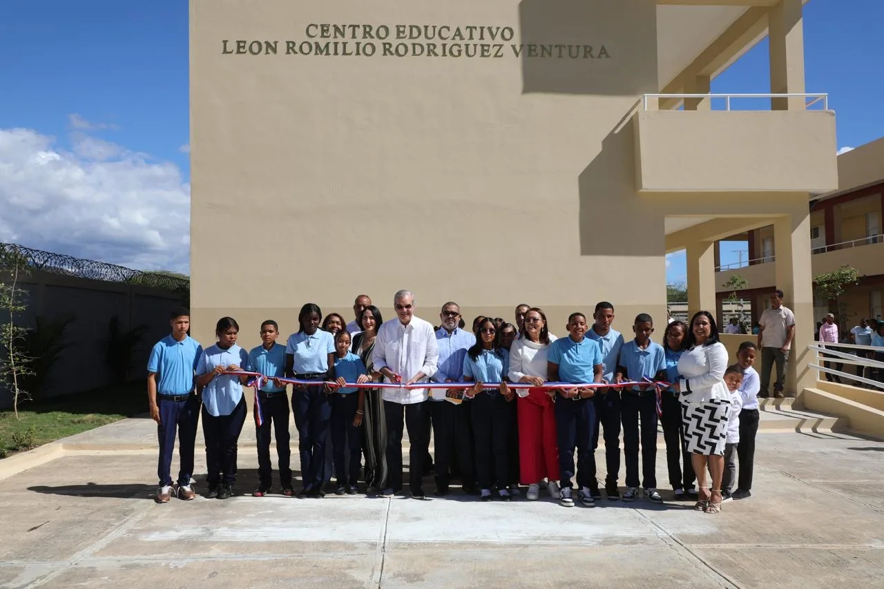 Presidente Abinader inaugura Centro Educativo León Romilio Rodríguez Ventura que beneficia a más 300 estudiantes, tras más de una década de espera en Carrera de Yeguas, Las Matas de Farfán
