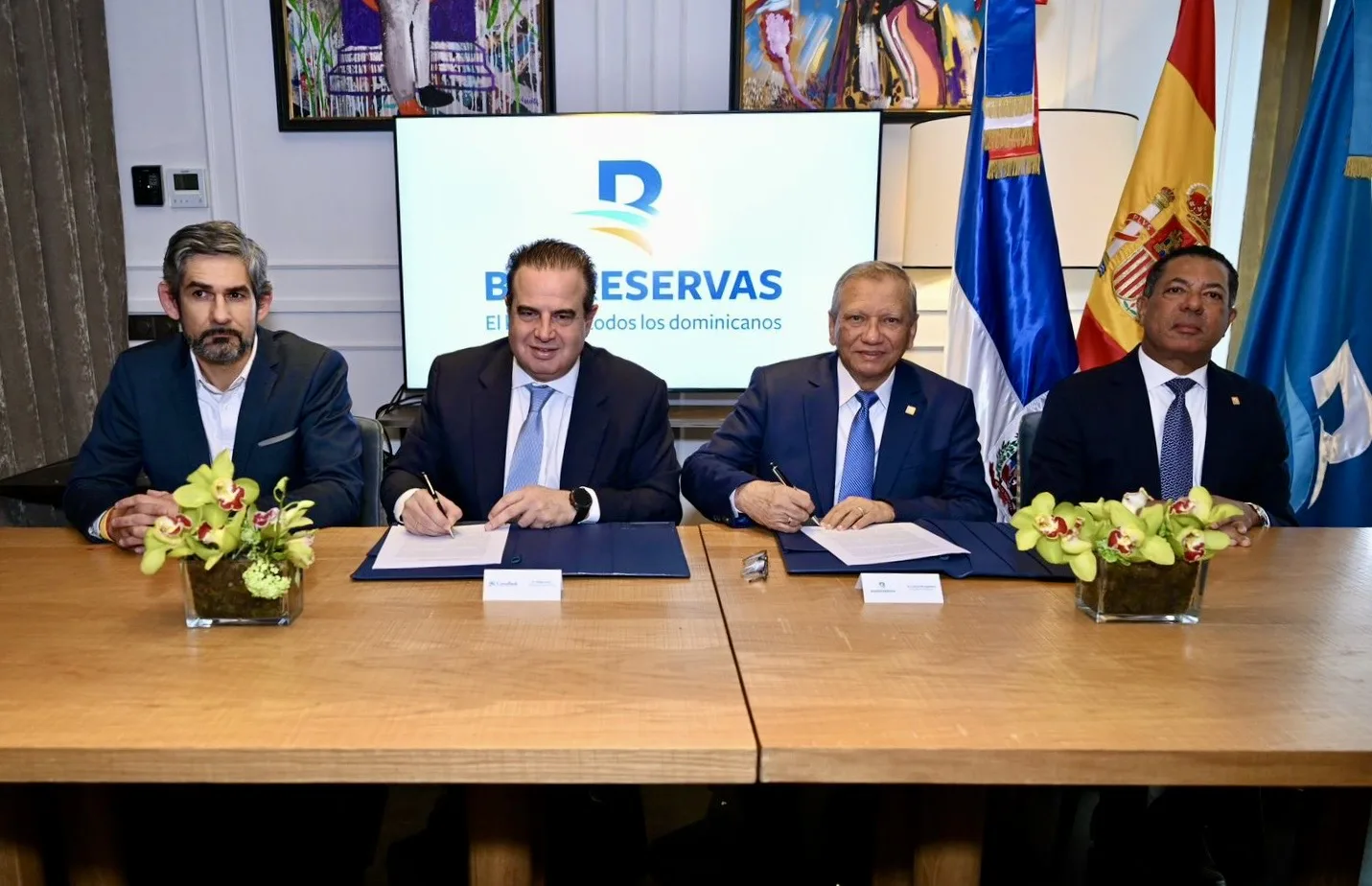 Banreservas y CaixaBank de España renuevan acuerdo para el envío de remesas