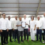 Presidente Abinader entrega 517 de 792 certificados de títulos de propiedad a familias en Neiba