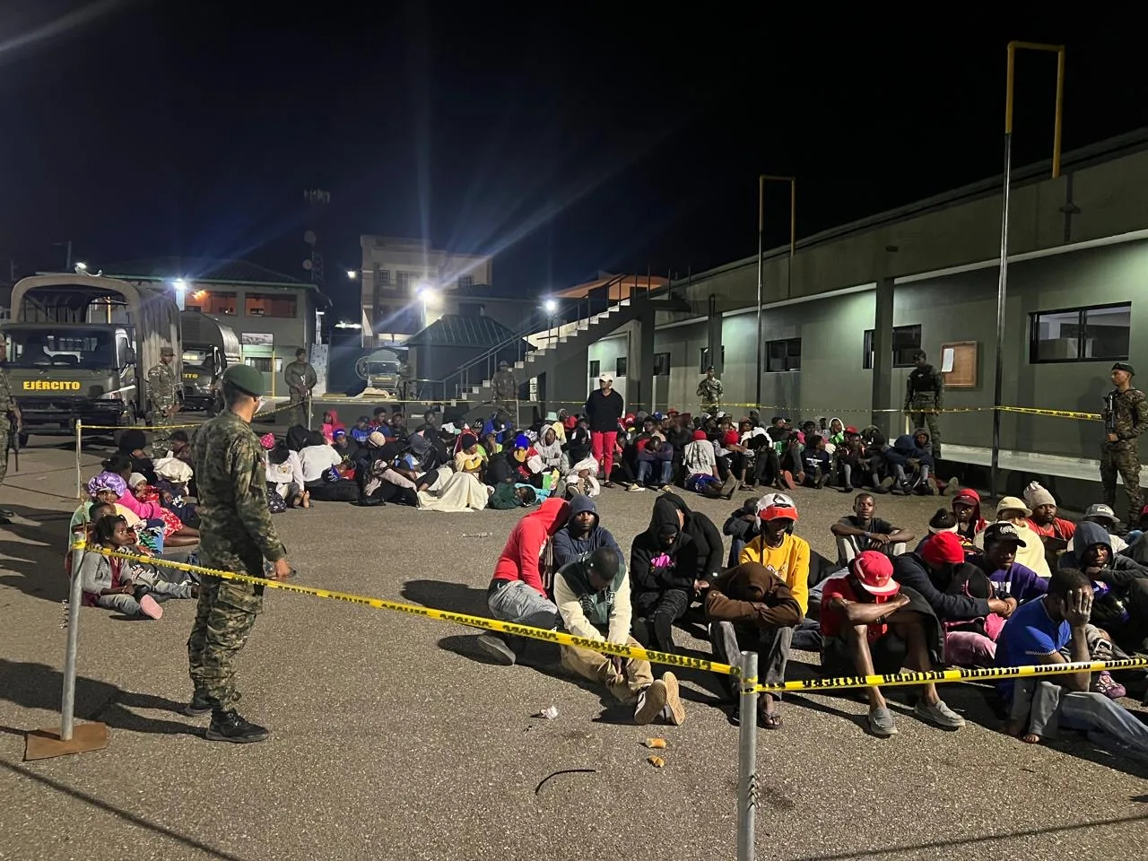 Ejército y DGM realizan operativo de interdicción migratoria y detienen 153 haitianos indocumentados en Constanza