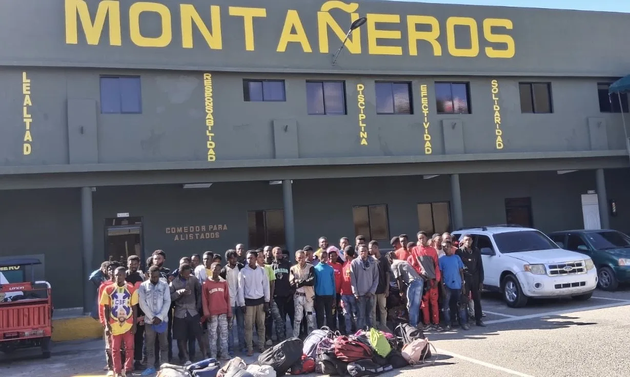 Ejército detiene 50 haitianos indocumentados en diferentes comunidades de San Juan de la Maguana