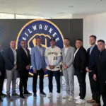 Firma como Pick 1 de Milwaukee por US1.6 MM el talentoso Diego Frontado, de academia dominicana HYL