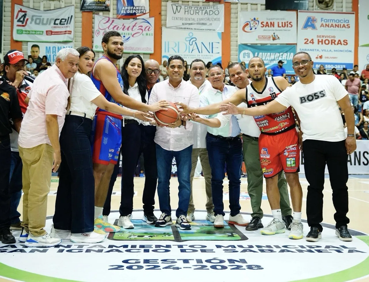 Ministro Kelvin Cruz anuncia remozamiento del polideportivo de Santiago Rodríguez