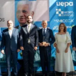 Presidente del Senado, Ricardo de los Santos, recibe reconocimiento de ADOTURD por su apoyo al deporte dominicano