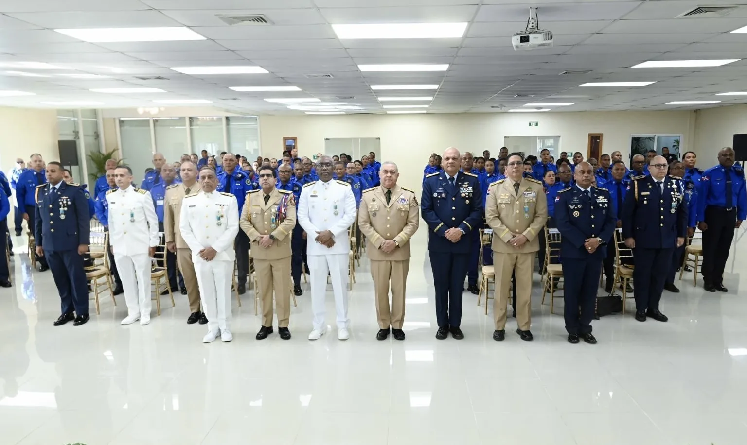 Acto de condecoraciones del CESAC en su 29 aniversario enaltece compromiso institucional con entrega de “Medallas al Mérito”