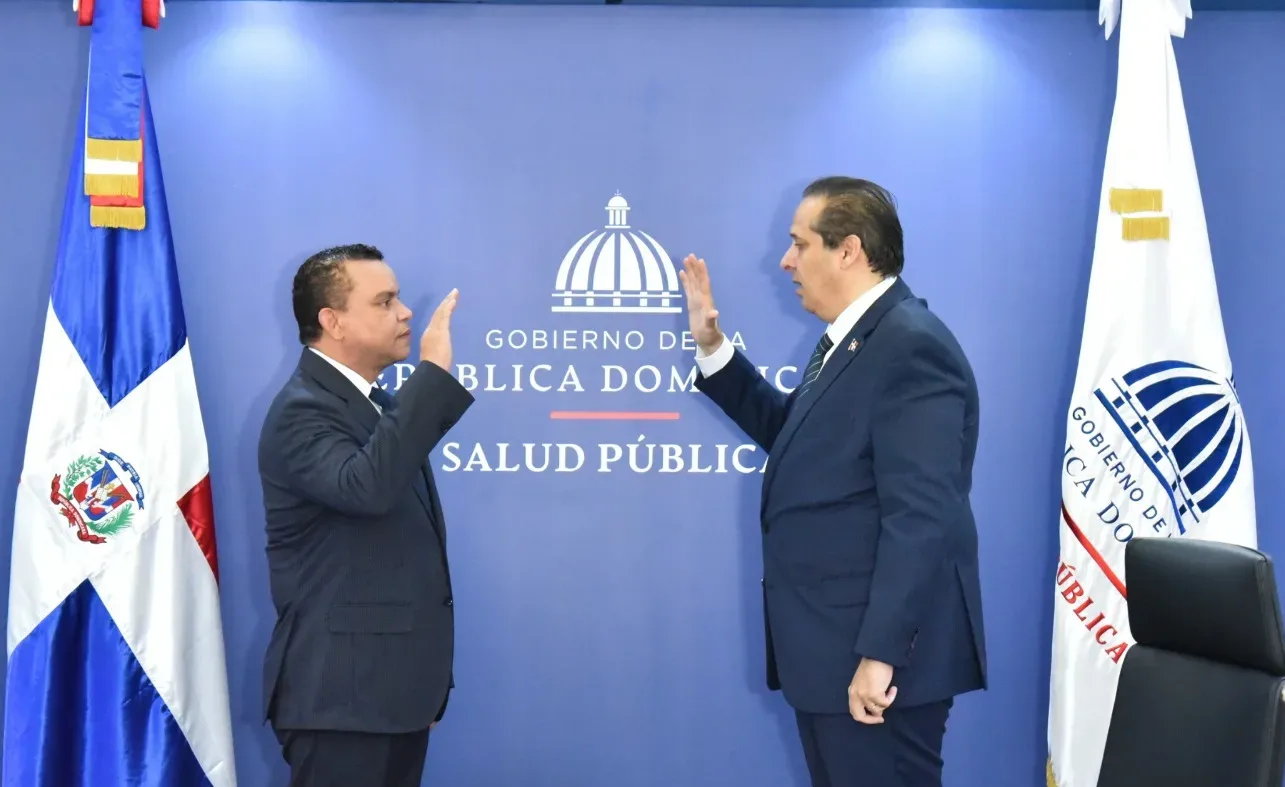 Ministro de Salud Víctor Atallah juramenta a Julio César Landrón como nuevo director del SNS