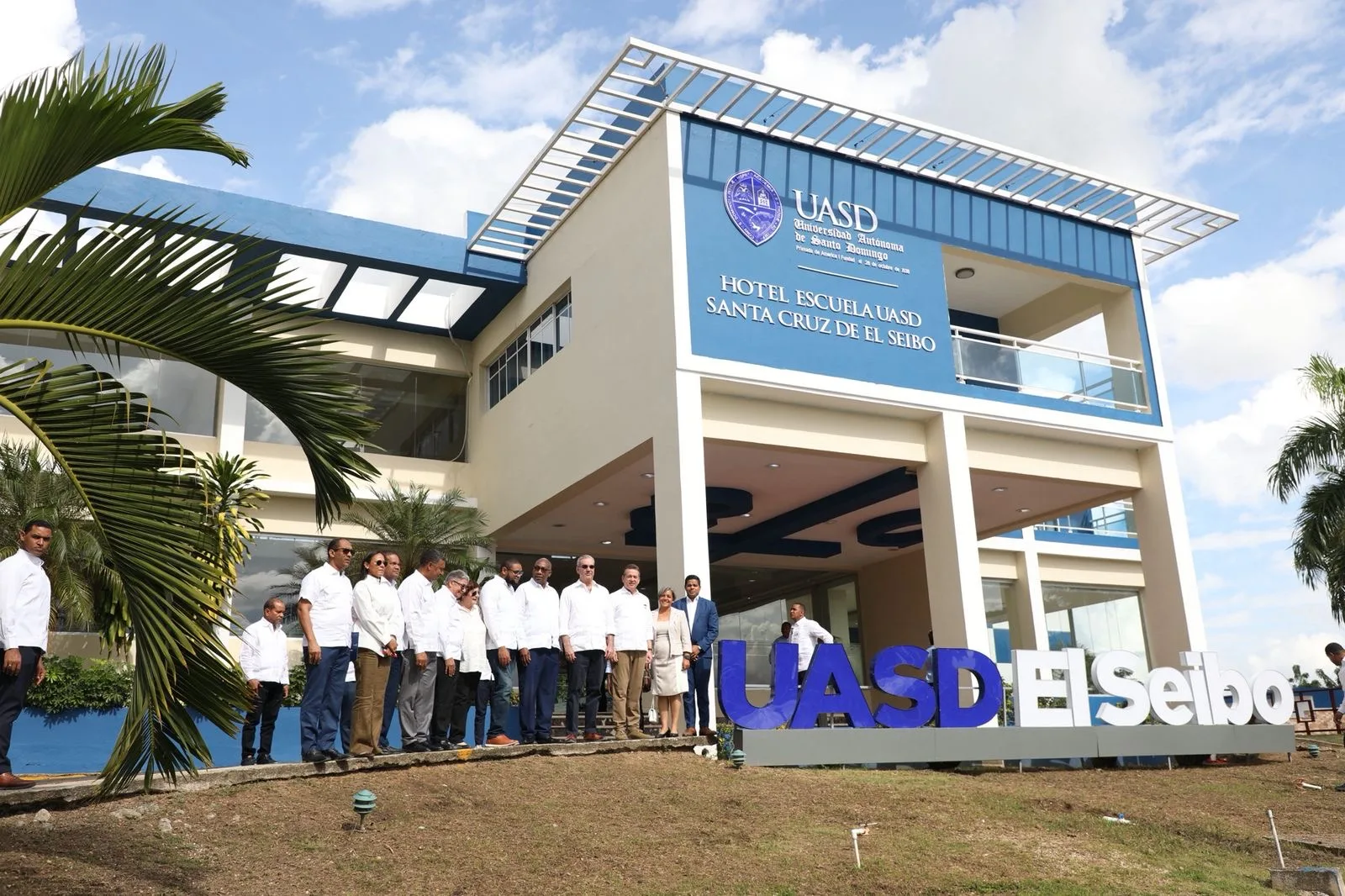 Presidente Abinader inaugura el Hotel Escuela UASD con auditorio y aula inteligente para fortalecer la educación y el desarrollo turístico de El Seibo