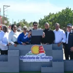 Ministro Collado interviene otra playa de San Pedro de Macorís para mejorar su oferta turística