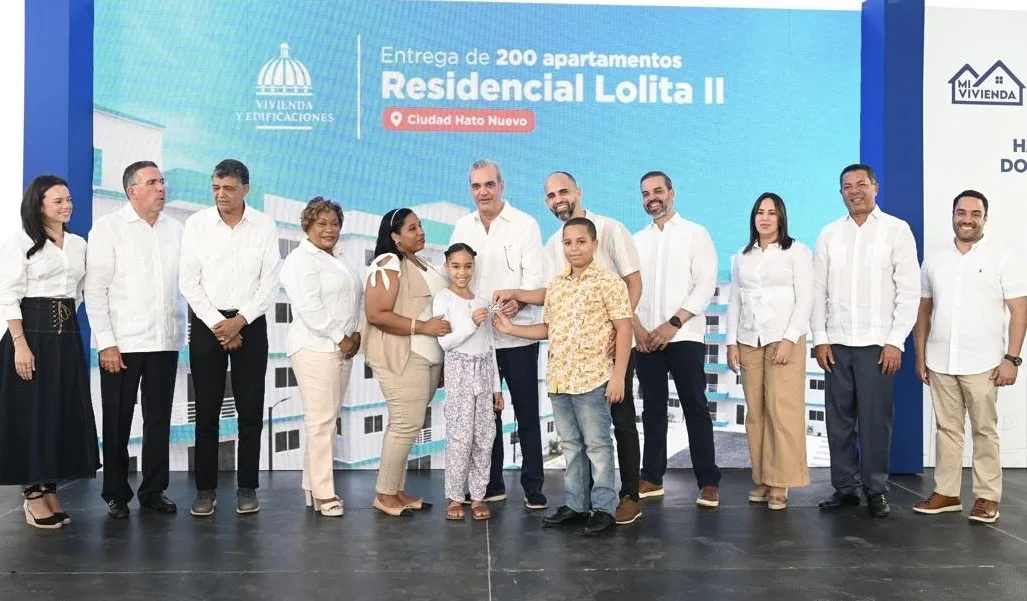 Presidente Abinader entrega 200 apartamentos en SDO financiados por Banreservas