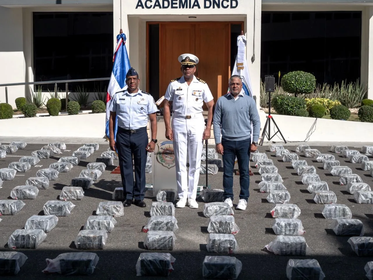 Otro golpe histórico al narcotráfico: arrestan a seis hombres con más de dos toneladas de presunta cocaína