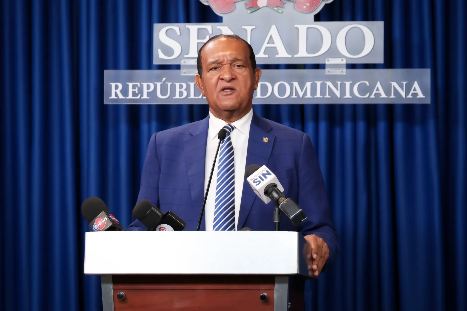 Senador Antonio Marte y comunitarios de Villa Los Almácigos denuncian tala indiscriminada de pinos y solicitan una inmediata intervención de las autoridades