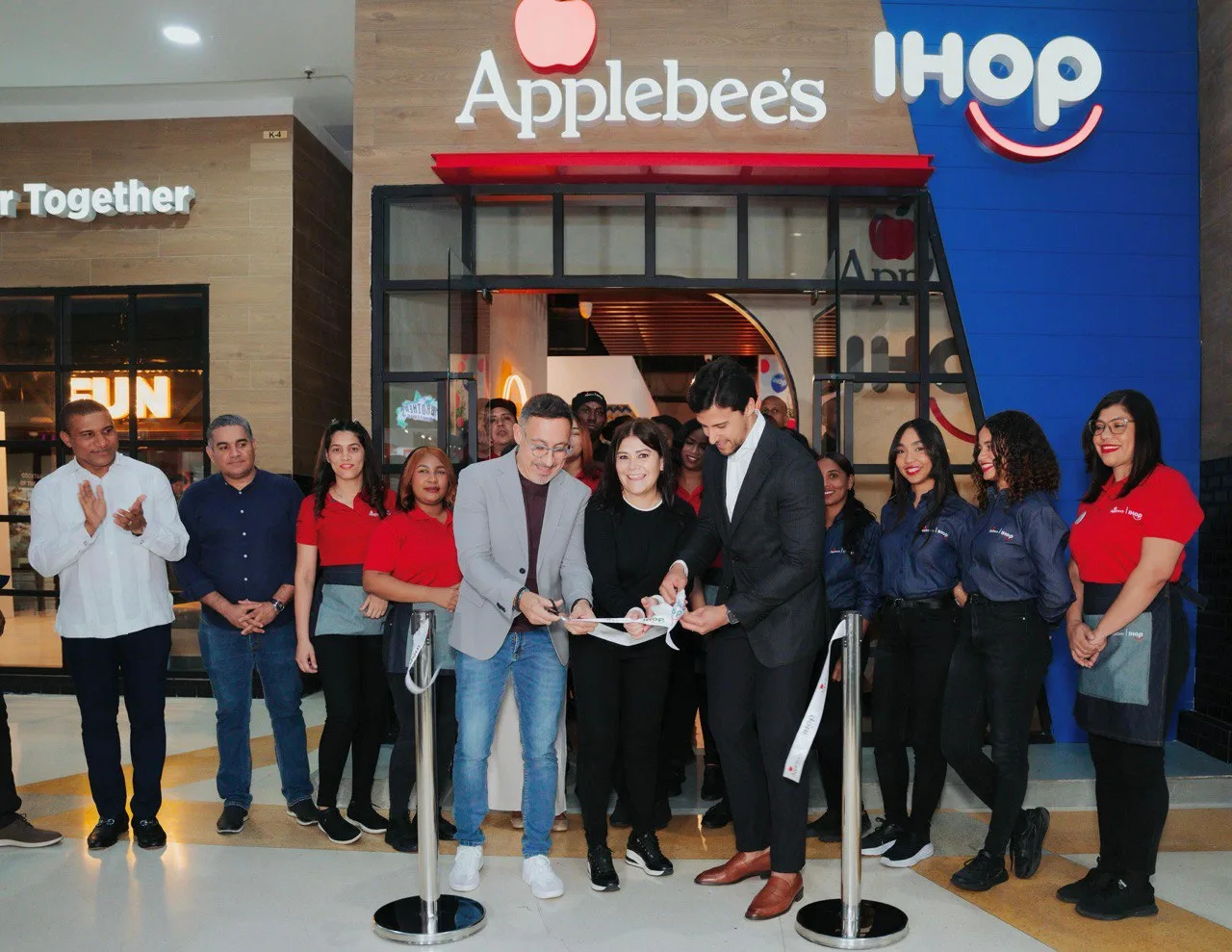 Applebee’s®️ e Ihop®️ abren su primera ubicación de doble marca en Sambil Santo Domingo, a partir del 16 de febrero