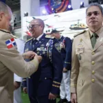 Director de la Policía Nacional es condecorado en el 78.º aniversario de la Fuerza Aérea Dominicana