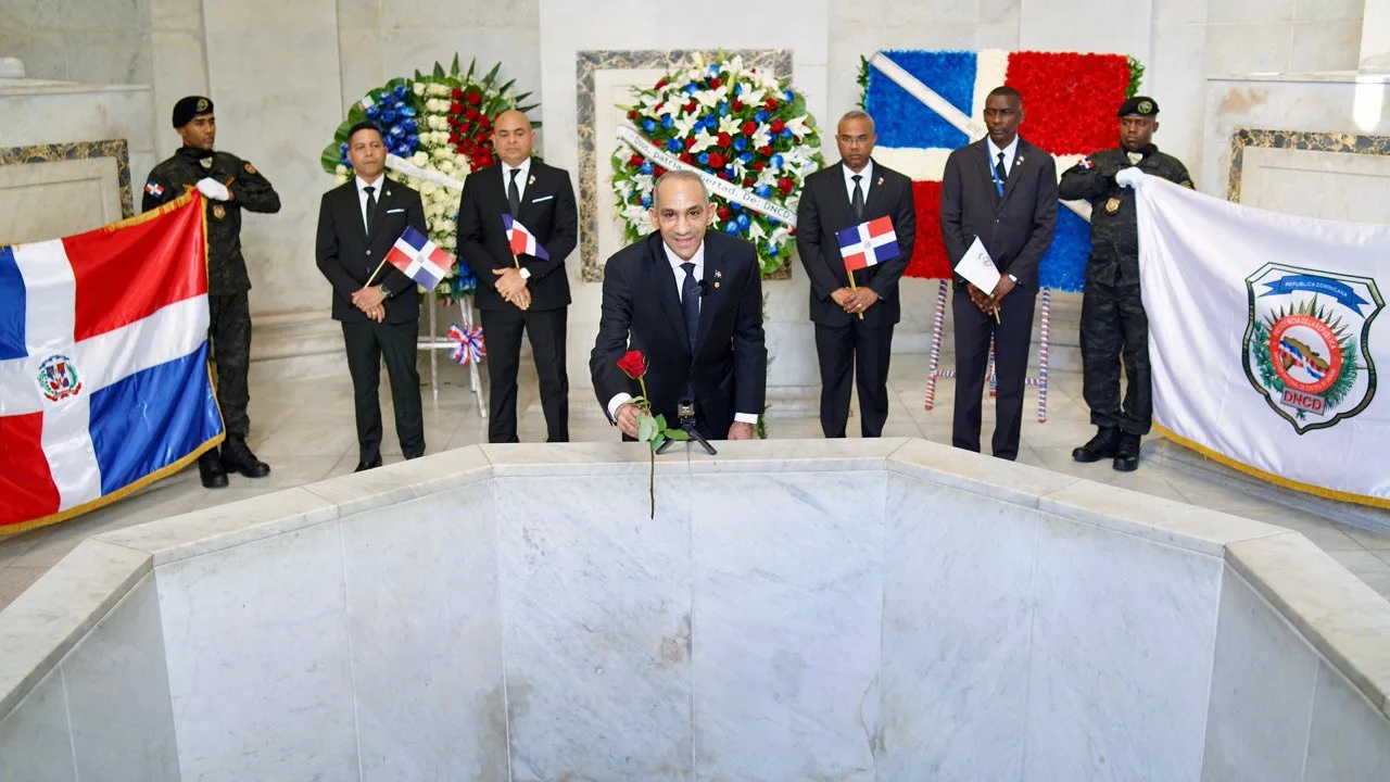 DNCD deposita ofrenda por el Mes de la Patria y el 182 aniversario de la Independencia