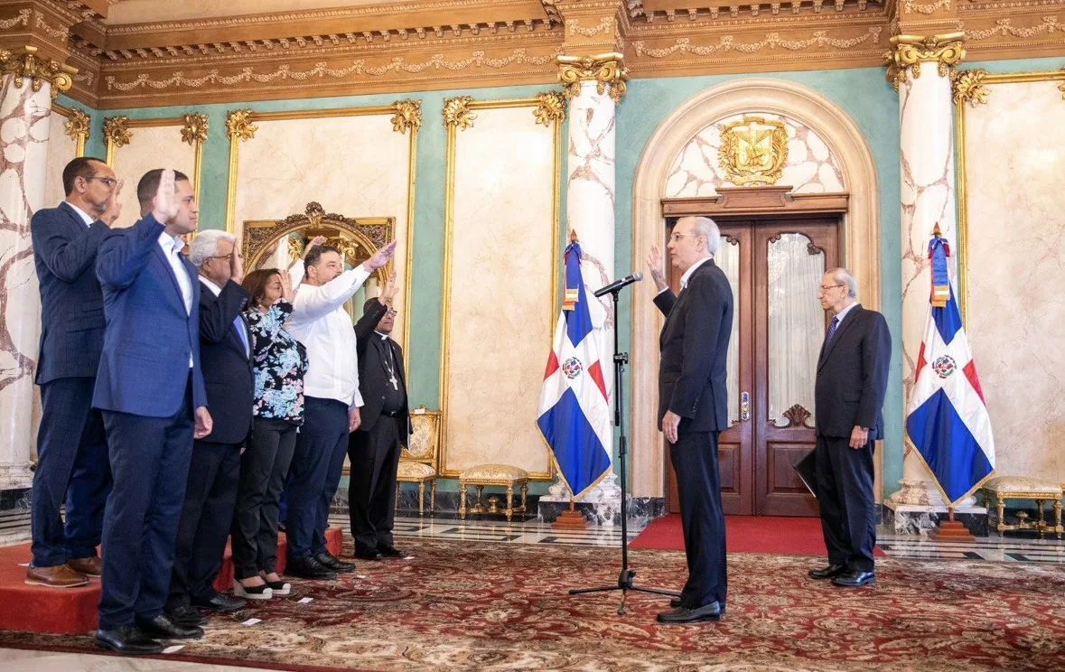 Presidente Abinader juramenta a los miembros que integran el Comité Gestor del Jardín Botánico de San Juan de la Maguana