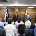 JCE presenta calendario electoral para las elecciones del 2028 y el Libro de Resultados Electorales 2024