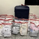 Arrestan dominico-italiana con 110 prendas impregnadas de presunta droga