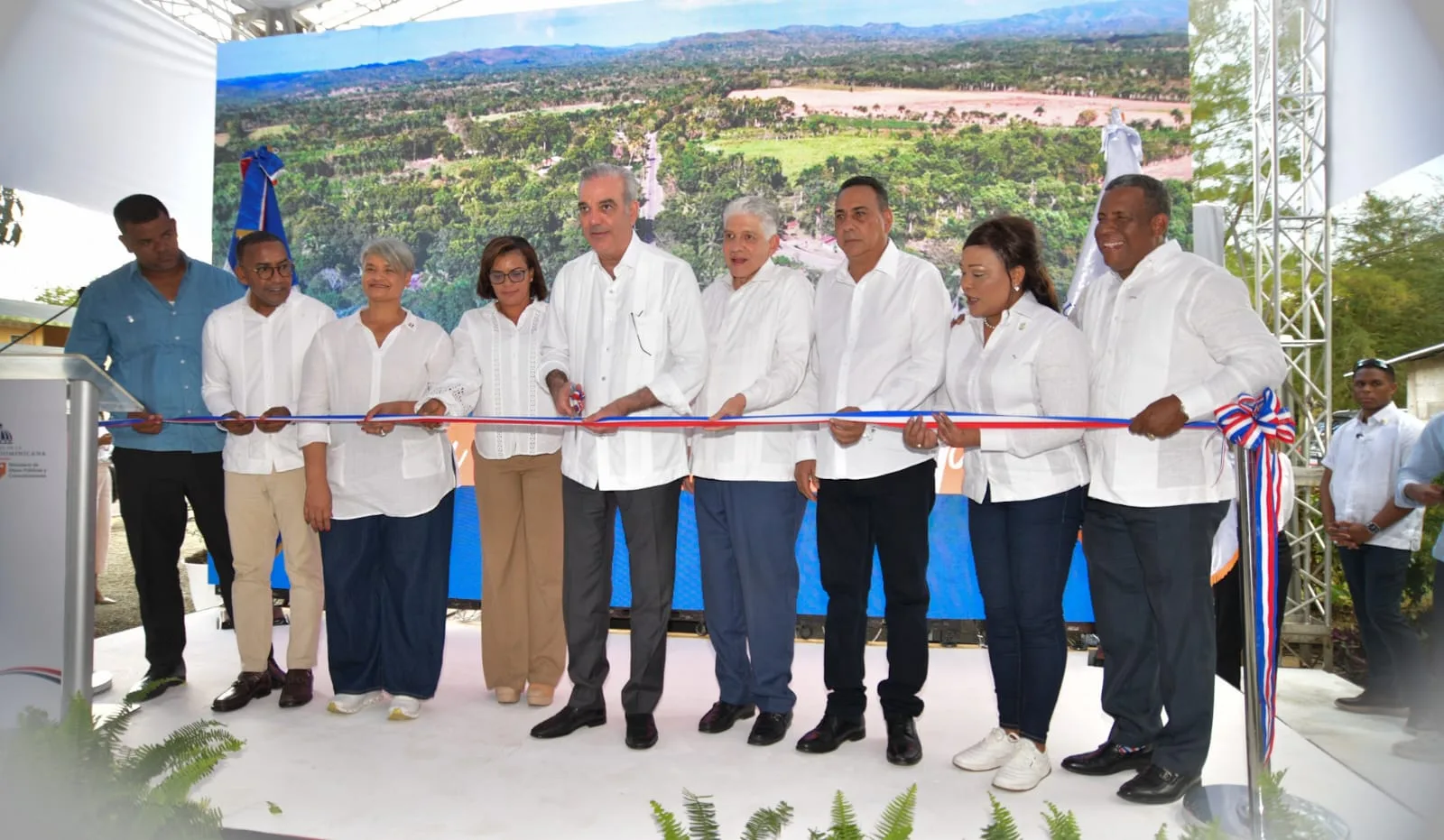 Presidente Abinader entrega la carretera Bayaguana–El Puerto, eje clave de integración regional