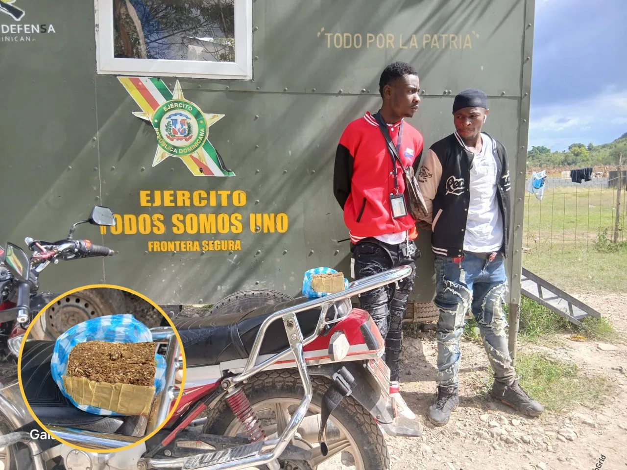 Ejército detiene a dos extranjeros indocumentados con presunta marihuana en Pedernales