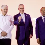 Presidente Abinader recibe la primera nueva Licencia de Conducir en transformación histórica hacia un sistema más seguro, moderno y tecnológico