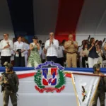 Presidente Abinader encabeza desfile militar con imponente demostración de capacidad y modernización de las fuerzas del orden