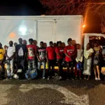 Envían ante la justicia a conductor detenido con 13 extranjeros en condición migratoria irregular en Mao