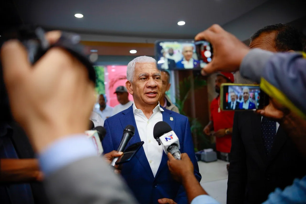 Presidente del Senado dispuesto a citar ejecutivos de Aerodom por retraso en mejoras aeroportuarias