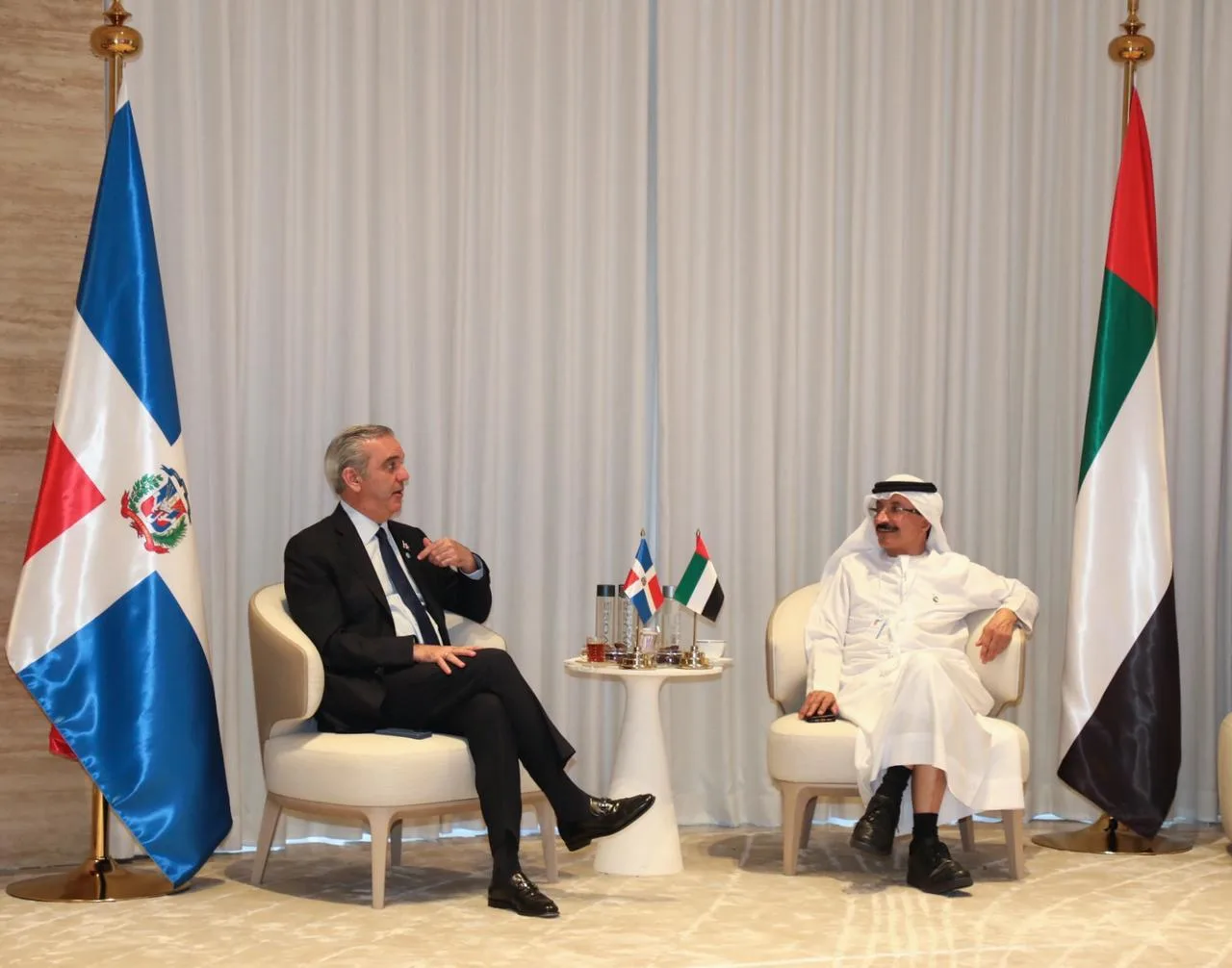 Presidente Abinader se reúne con el líder global de DP World para consolidar a República Dominicana como centro logístico y de inversión regional