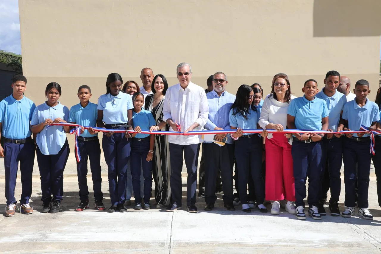 Presidente Abinader inaugurará centros educativos, un puente y ampliación de acueducto en Azua