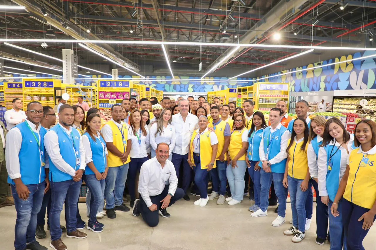 Presidente Abinader destaca apertura de La Sirena en San Juan como impulso significativo para la economía del Sur, al promover empleos, fortalecer la competencia y contribuir a mejores precios