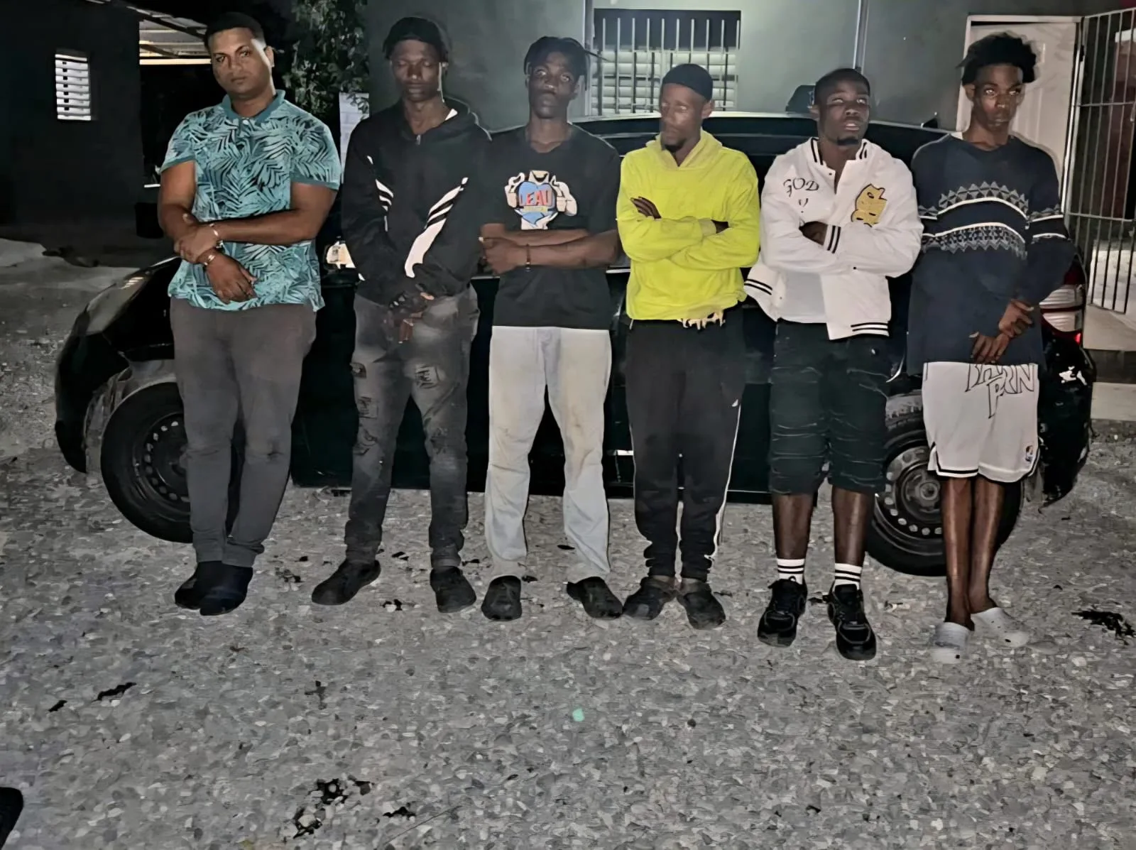 En Azua el Ejército intercepta conductor que transportaba haitianos indocumentados