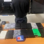 DNCD detiene a croata de 21 años con 14 paquetes de presunta cocaína