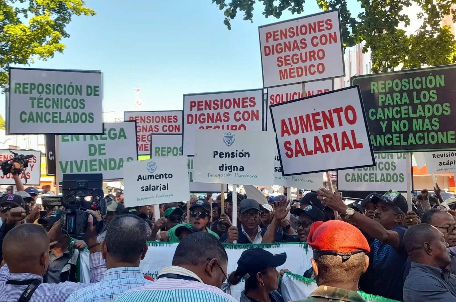 Profesionales Agropecuarios marchan hacia el Palacio Nacional
