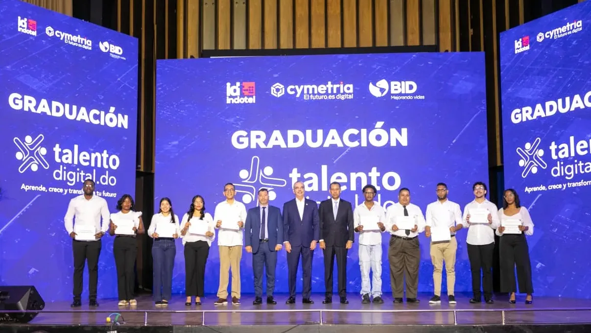 Presidente Abinader encabeza graduación de 5,000 jóvenes del programa Talento Digital