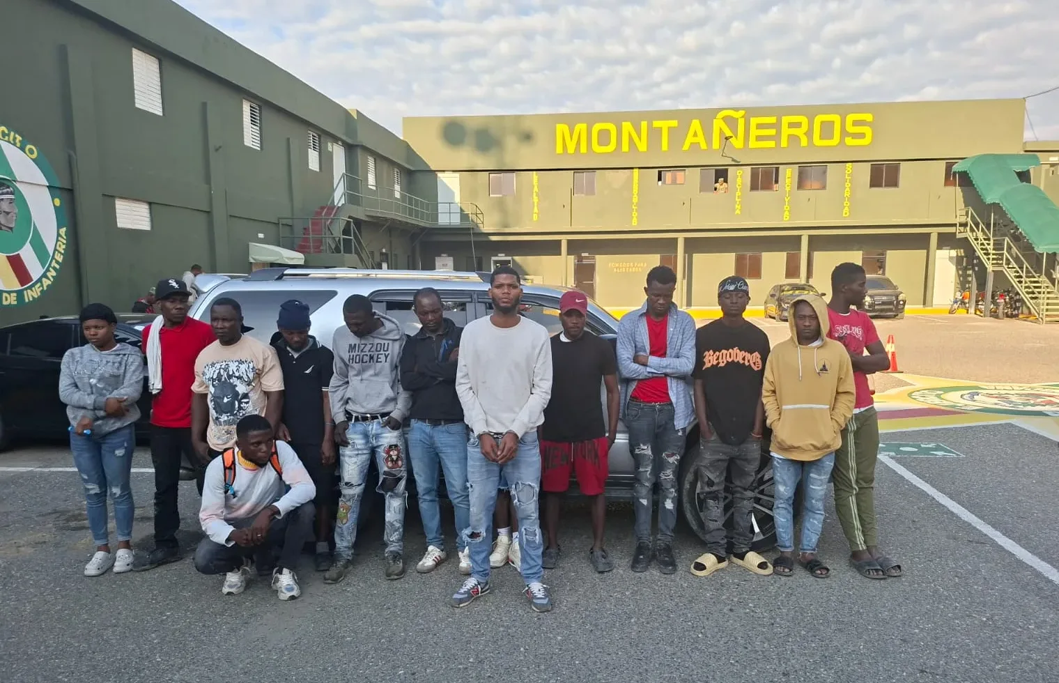Ejército envía ante la justicia a conductor que transportaba a 13 haitianos indocumentados en San Juan de la Maguana