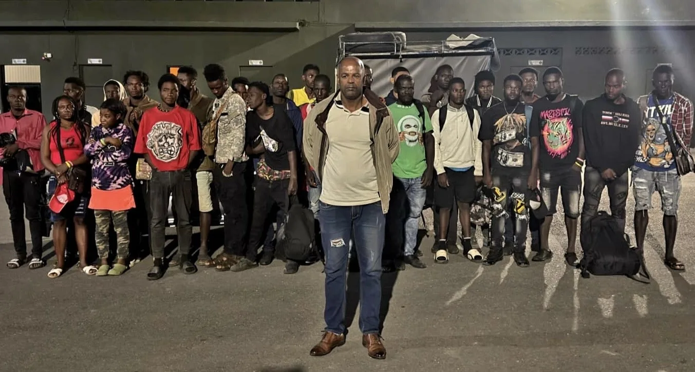 Ejército detiene camioneta con 26 haitianos indocumentados durante operativo en Constanza
