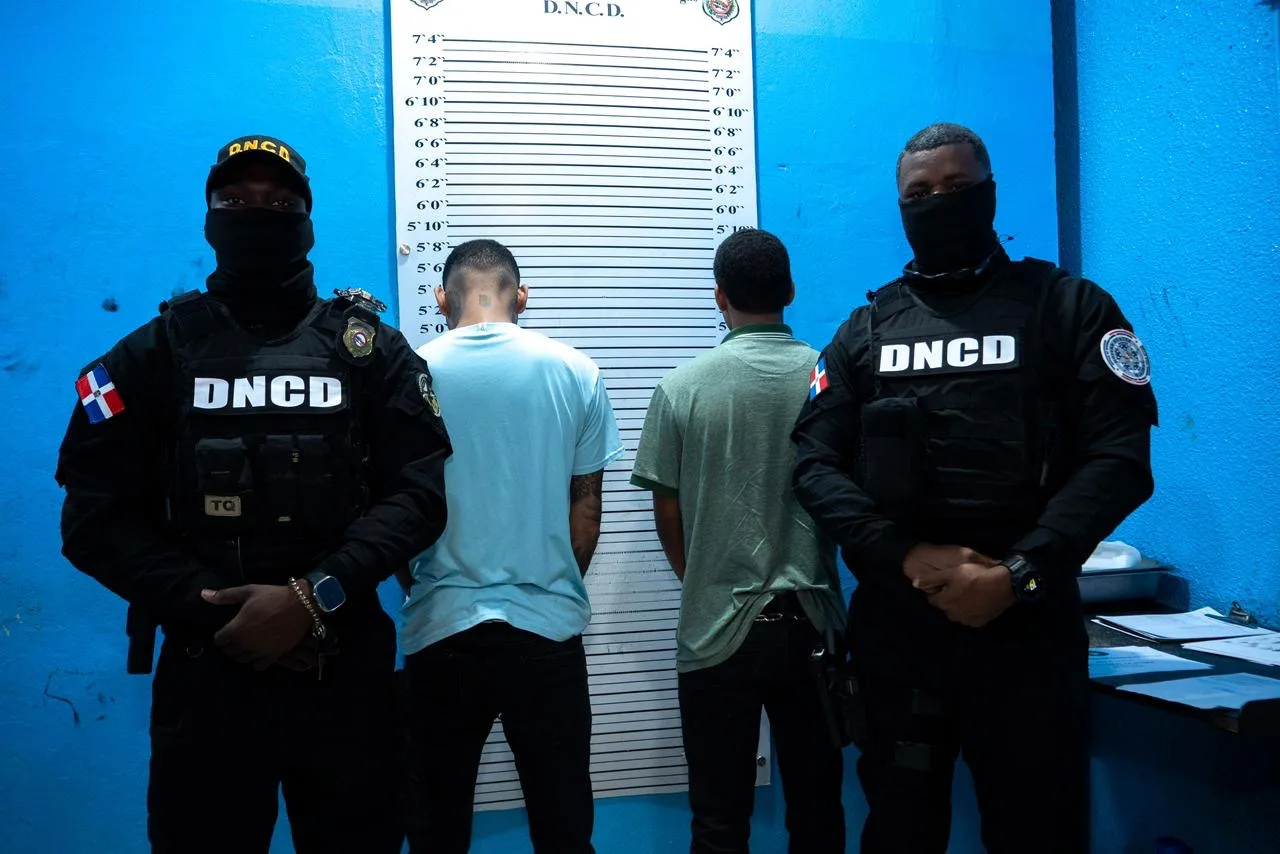 Extraditan a dos hombres por robo, fraude y porte ilegal de armas