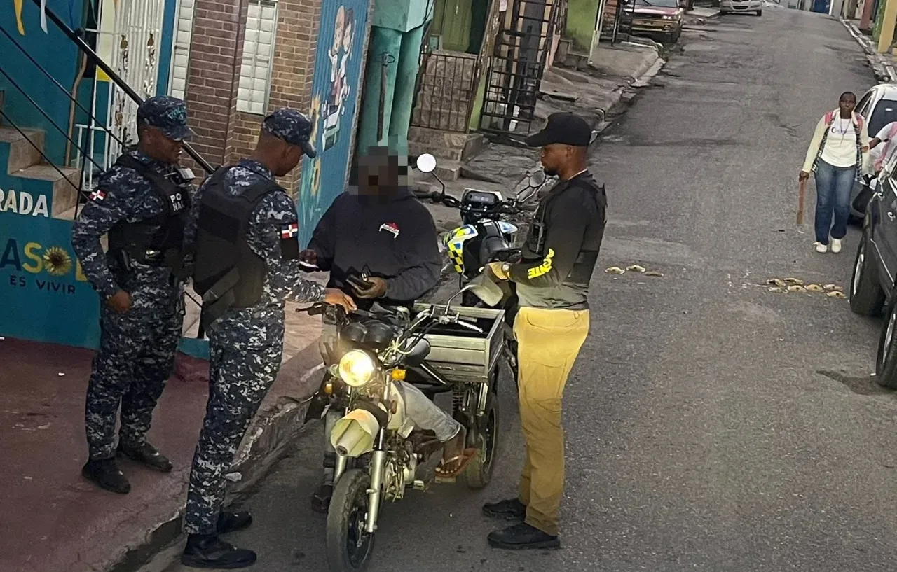 DGM detiene 962 y deporta 852 extranjeros indocumentados este martes: Aprehenden 261 en Regiones Metropolitana y Este del país