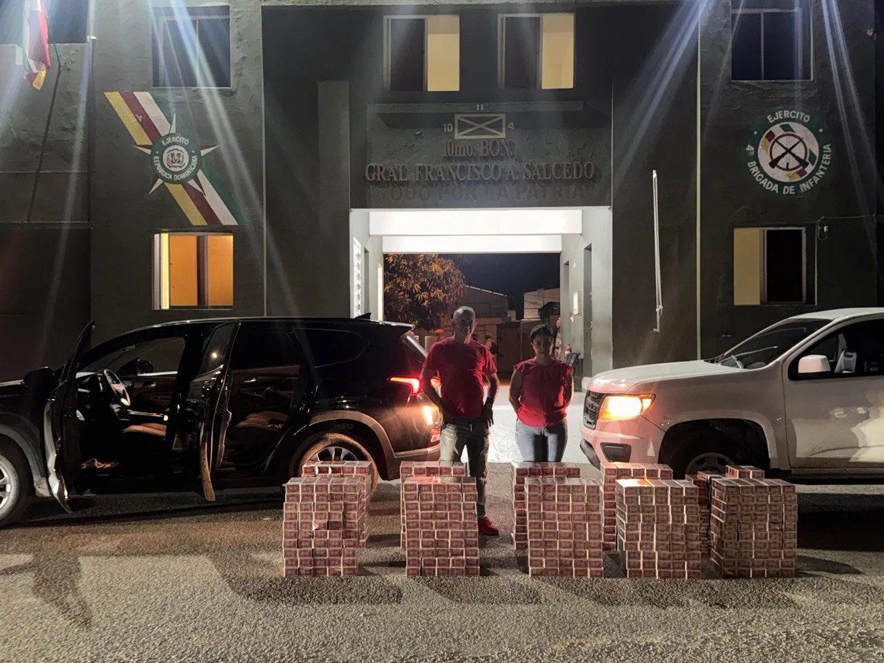 Ejército detiene a dos personas y ocupa contrabando de 100,000 cigarrillos en dos vehículos en Dajabón