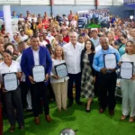 Presidente Abinader entrega 1,025 títulos de propiedad en Hato del Yaque