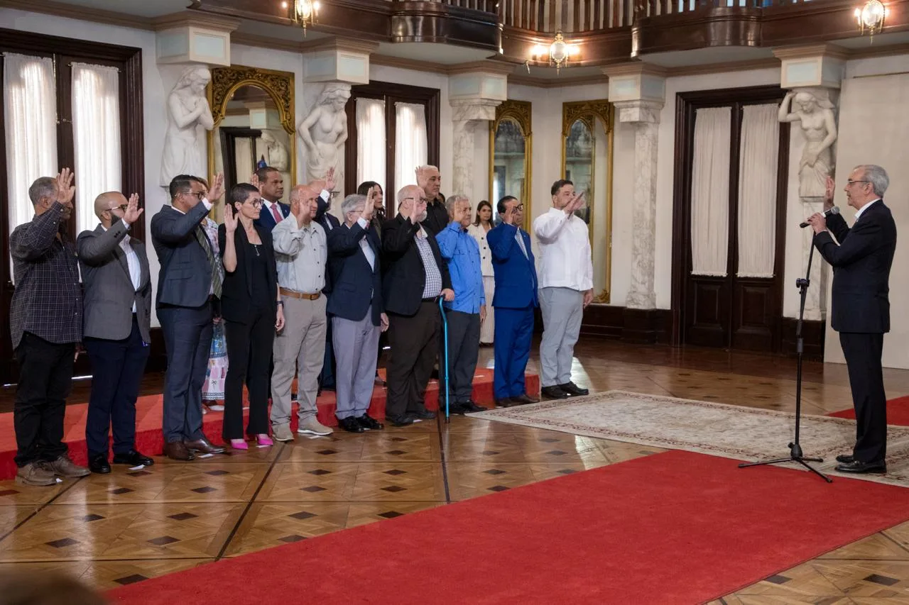 Presidente Abinader juramenta comité gestor del Observatorio Ambiental; se refuerza compromiso del Gobierno con gestión ambiental participativa, transparente y orientada a la sostenibilidad