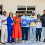Propeep entrega vivienda remozada y equipada a familia de escasos recursos afectada por incendio en San Cristóbal