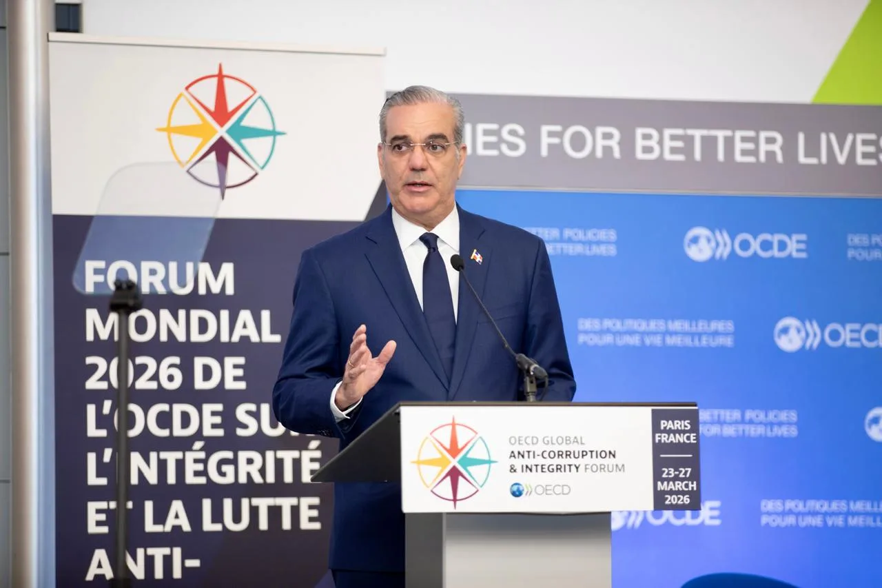 Presidente Abinader reafirma la integridad como eje estratégico del Estado en Foro Global Anticorrupción en París