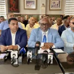 Transportistas anuncian que mantendrán tarifas pese al alza de combustibles en respaldo a estabilidad económica