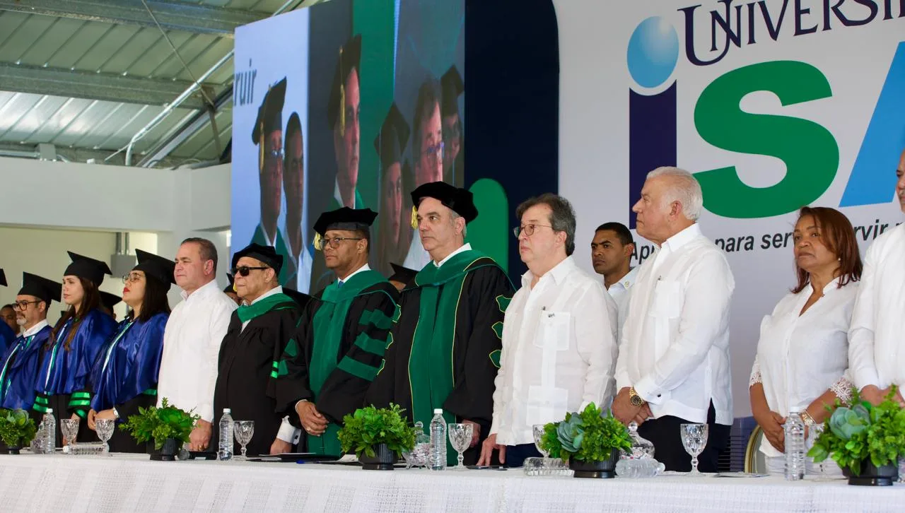 Presidente Abinader encabeza primera graduación del Recinto Sur de la Universidad ISA, provincia San Juan, multiplicando oportunidades de progreso a la región