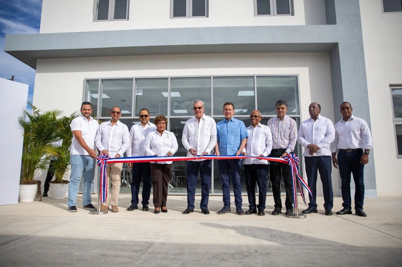 Presidente Abinader inaugura nuevo edificio administrativo de la OMSA para fortalecer y dignificar el servicio que se ofrece a la ciudadanía