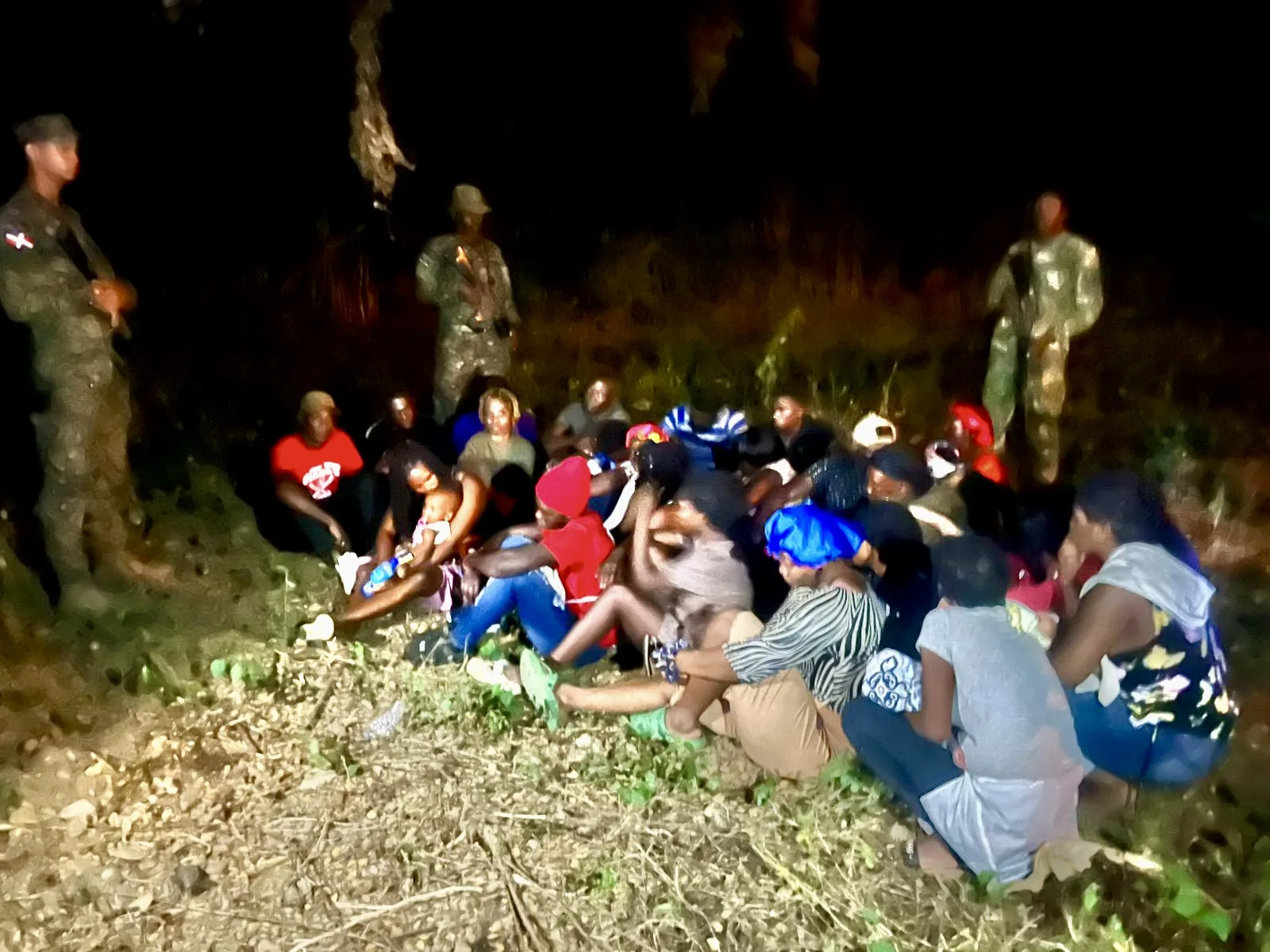 Ejército intercepta a 28 migrantes haitianos en Montecristi