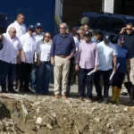 Presidente Abinader visita zonas impactadas por inundaciones en Gaspar Hernández y ordena intervención integral y compensaciones para afectados