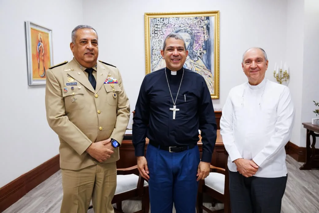 Director de Migración realiza visita de cortesía al Obispo Coadjutor de SD Monseñor Morel Diplán